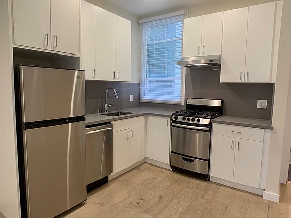 3rd image of 1656 Sacramento St #2