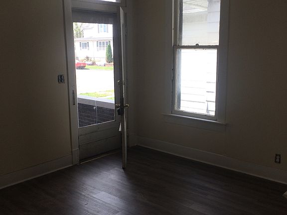 3rd image of 504 E Franklin St