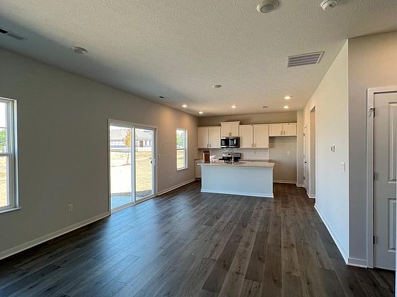 2nd image of 204 Sterndale Dr