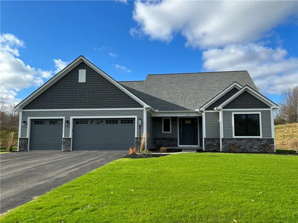 1012 Walden Holw, Victor, NY 14564