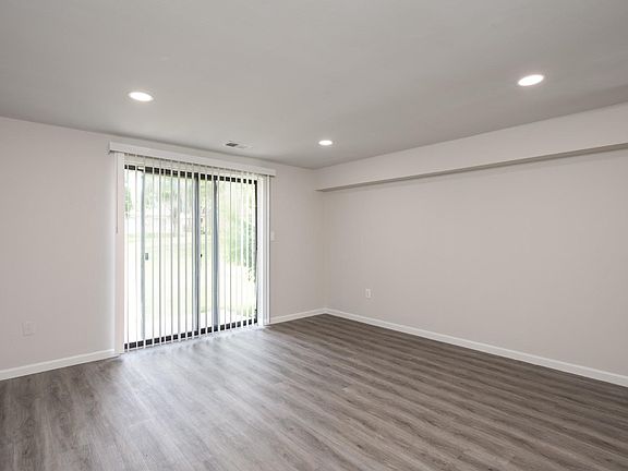 3rd image of 6600 Knottwood Ct #2B-1Ba-800Sqft