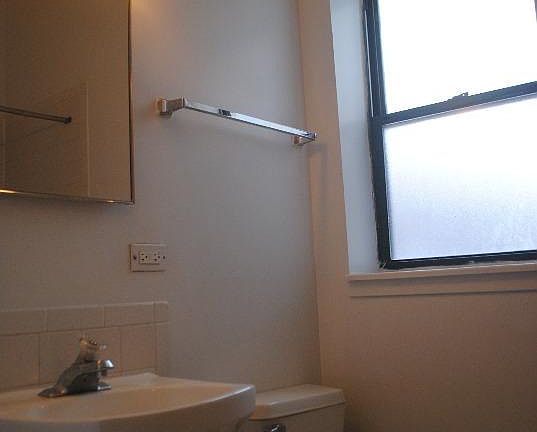5th image of 542 N Pine Ave APT 103