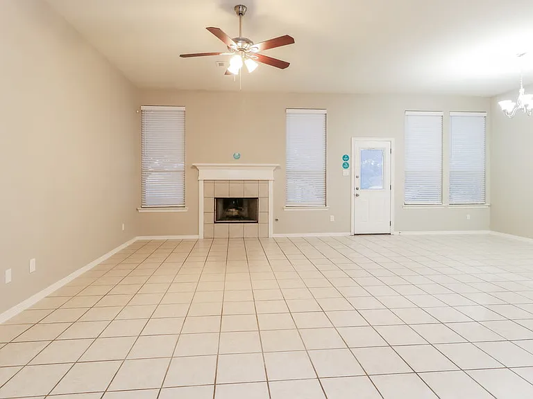2307 Jefferson Crossing Dr — Photo 3