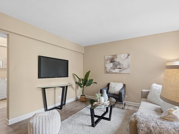 3rd image of 1711 W Estes Ave APT 1S
