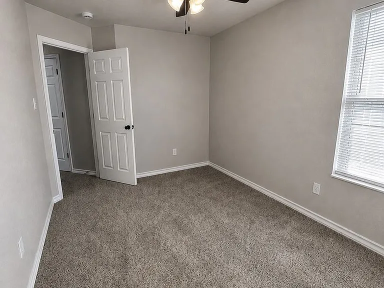 5016 Flipper Dr — Photo 7