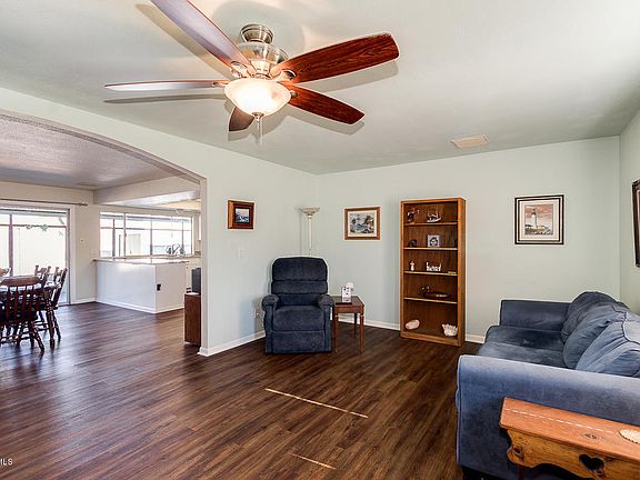 3rd image of 654 W La Donna Dr