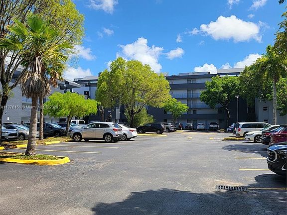 4th image of 310 Fontainebleau Blvd APT 502