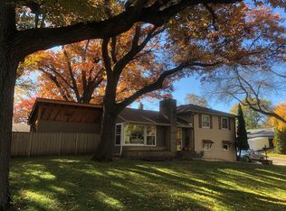 706 Roma Ave, Roseville, MN 55113