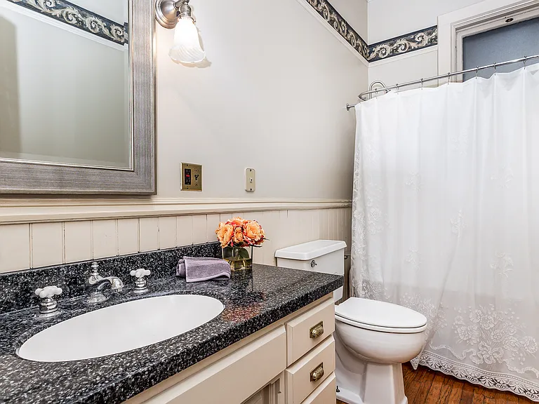 1155 Grove Ter — Photo 33