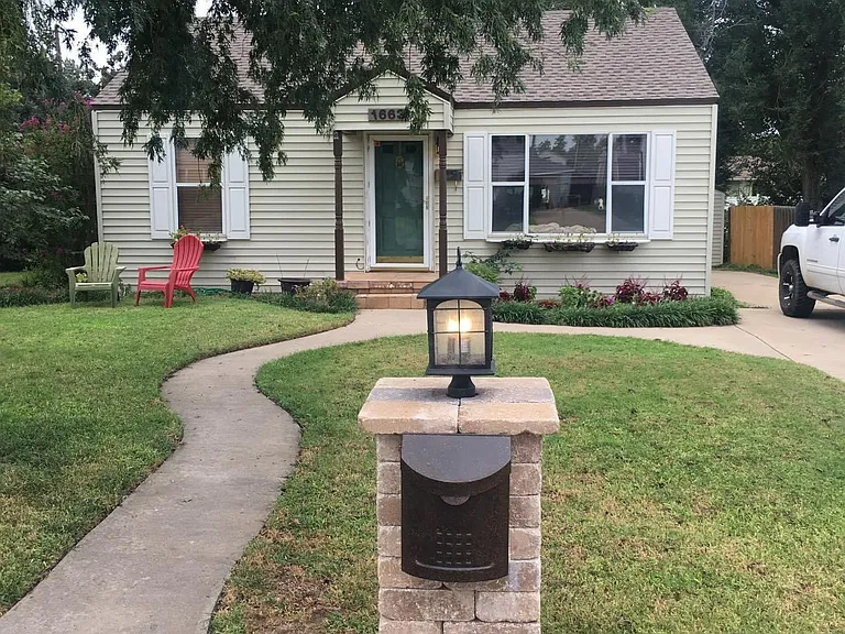 1663 Hillcrest Dr — Photo 7