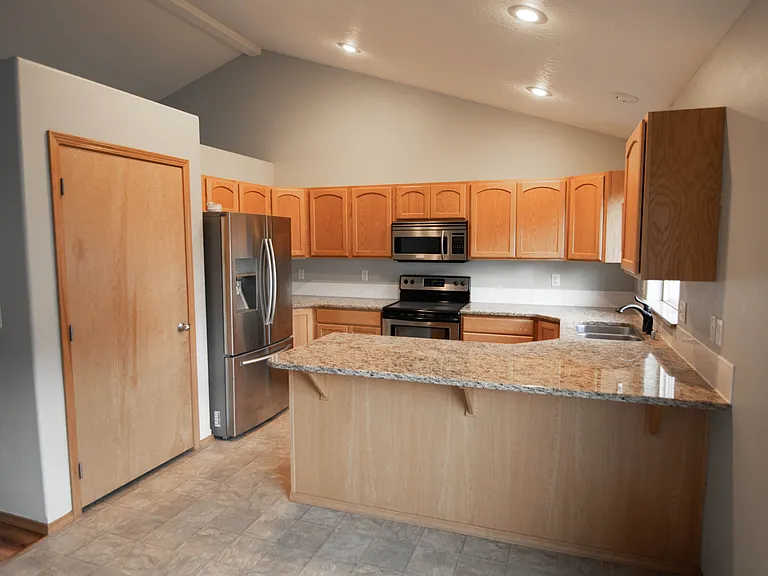 2204 Sunrise Dr — Photo 7
