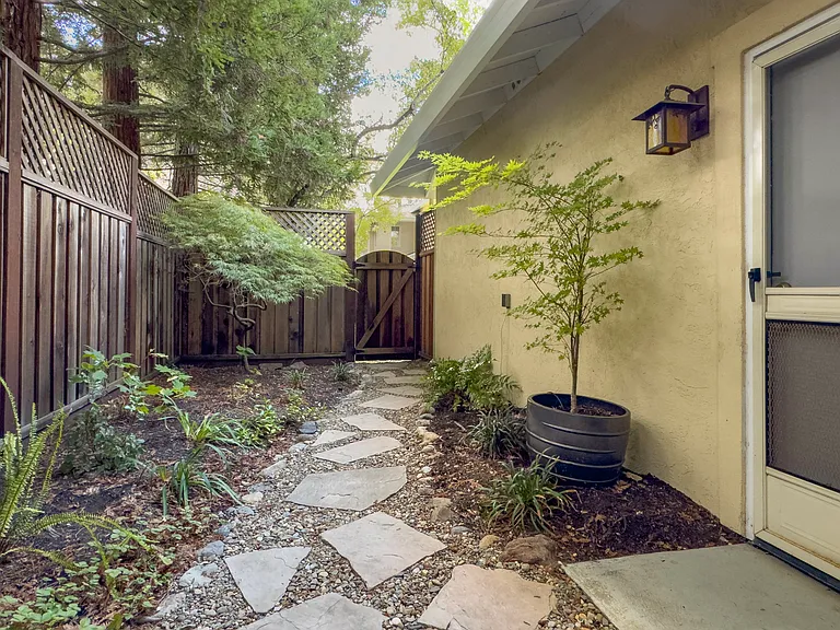 935 W Spain St #L — Photo 33