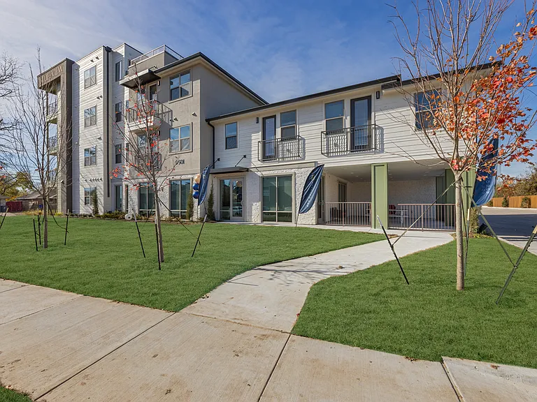 Bluffview Apartments — Photo 25