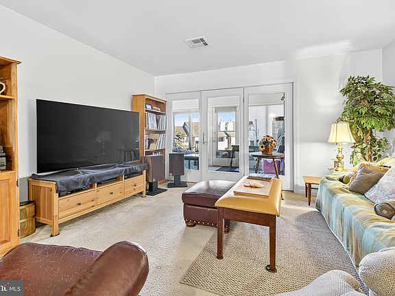 5th image of 37 Black Oak Dr