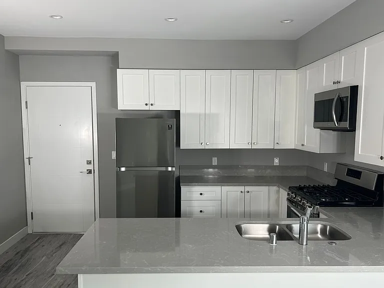 Bunker Heights Apartments — Photo 21