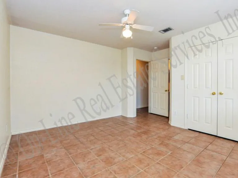 924 Willow Pond St #A — Photo 9