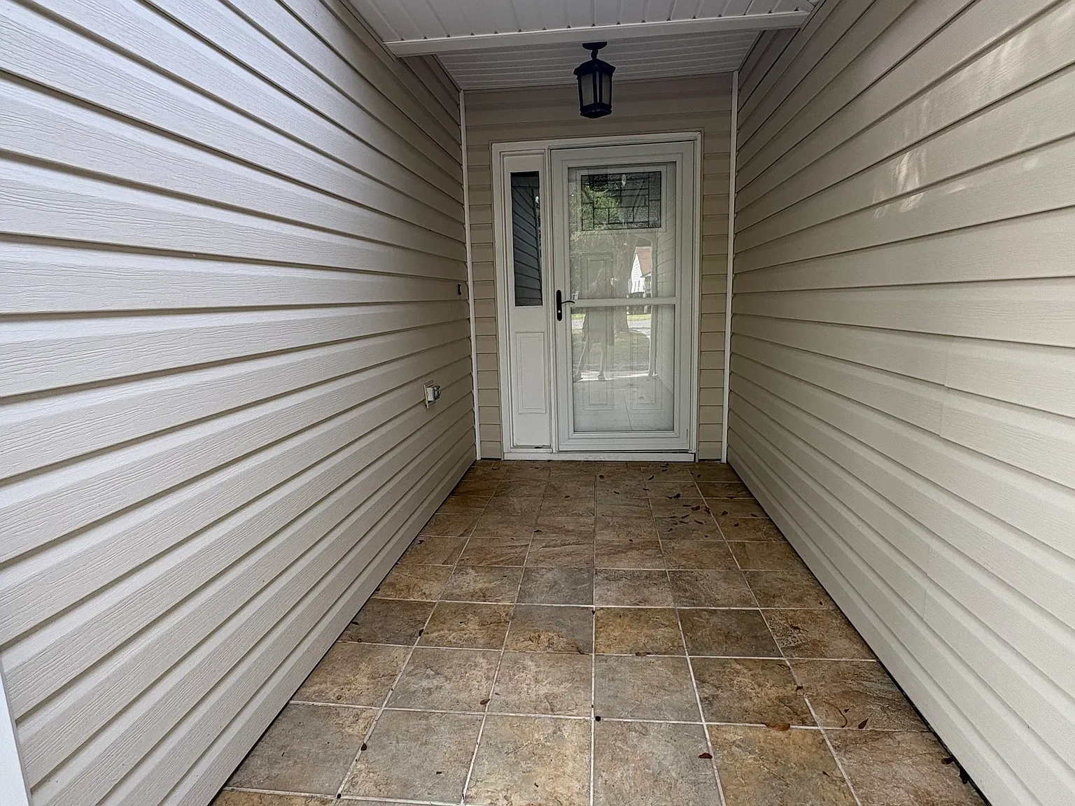 3 bed, 2.0 bath, 1527 sqft, $2,150 — Photo 2
