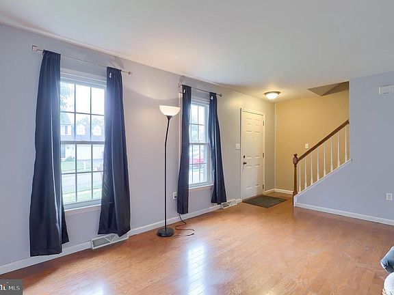 4th image of 234 Lemon Ln