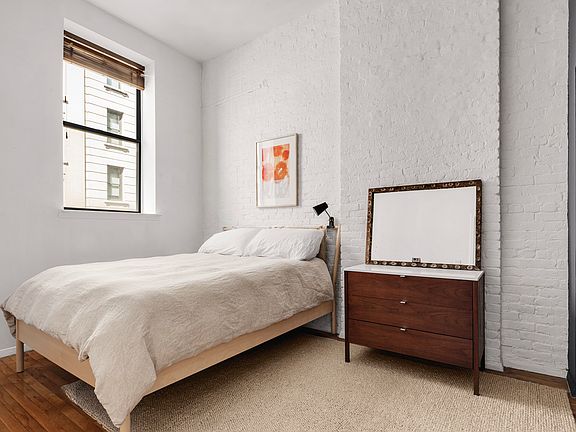 4th image of 23 E 10th St #Phd