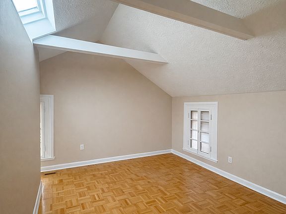 3rd image of 270 Alexander St APT C2