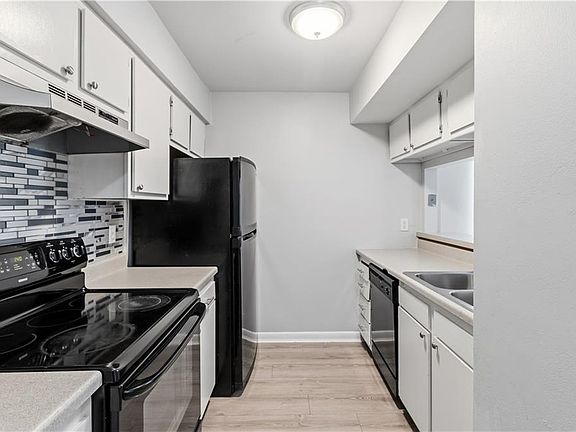 4th image of 2800 Steamship Cir APT 1C