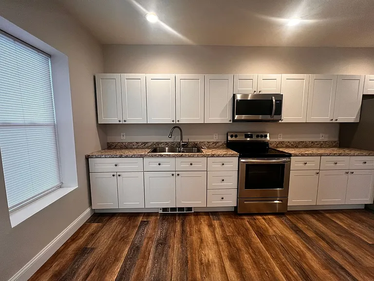 137 S Main St — Photo 1