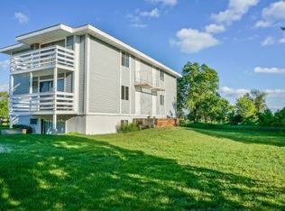 719 E Chestnut St APT 1, Pardeeville, WI 53954