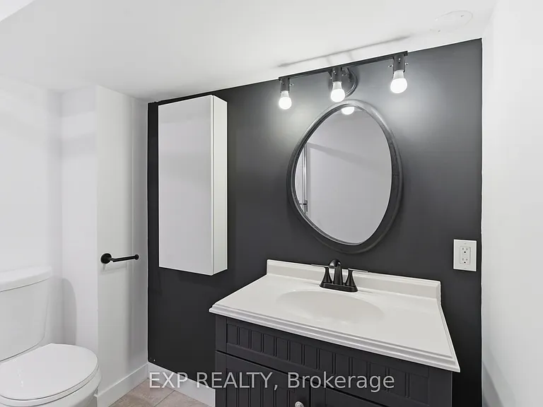 111 Riverside Dr N — Photo 13