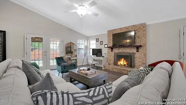 3 bed, 2.0 bath, 1688 sqft, $2,250 — Photo 3