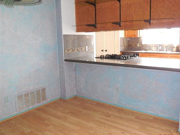 4th image of 1355 Blossom Dr