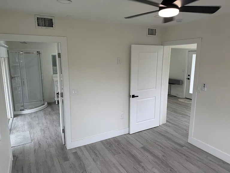 537 Sunset Blvd — Photo 22