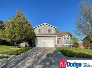 1703 Ridgeview Dr, Papillion, NE 68046