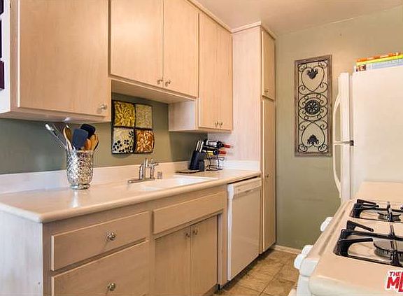 5th image of 1323 S Carmelina Ave APT 201