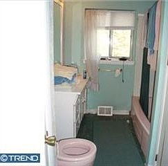 5th image of 204 Darwin Dr