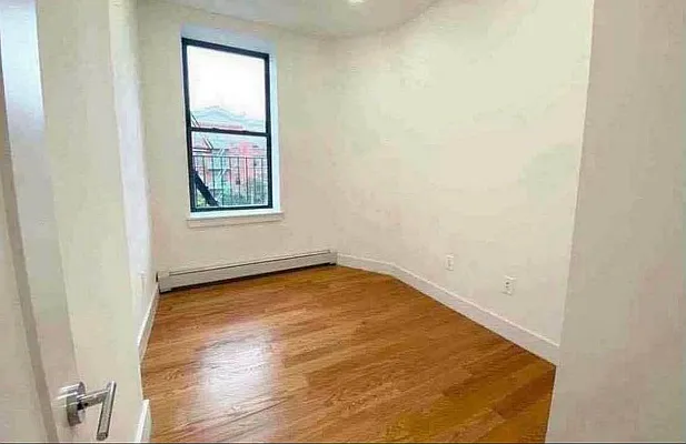 Rented by EastMount Realty LLC | media 4