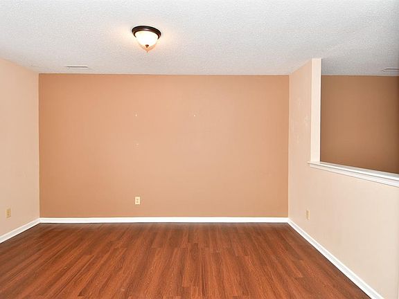 4th image of 5716 N Plymouth Ct