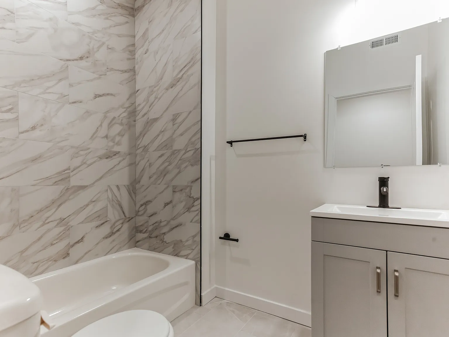 2 bed, 1000 sqft, $1,750 — Photo 2