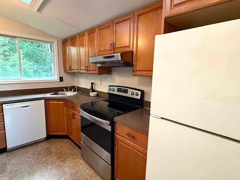 409 Dover Rd — Photo 10