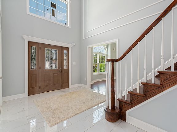 3rd image of 440 Bayview Avenue
