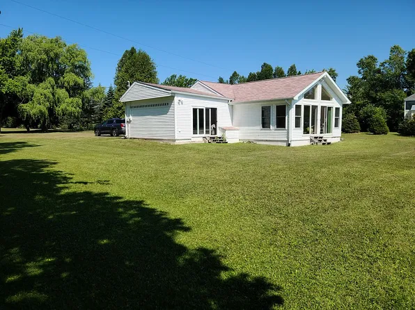 4836 Lakeshore Rd, Deckerville, MI 48427