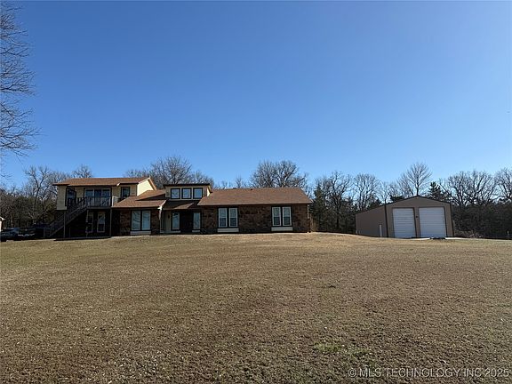 2nd image of 2530 E Meadowood Dr