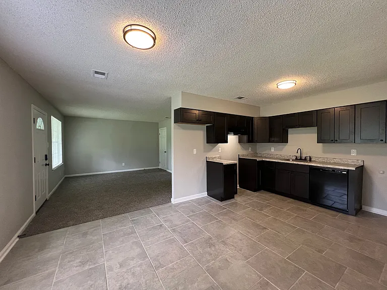 3516 Pryor St — Photo 2