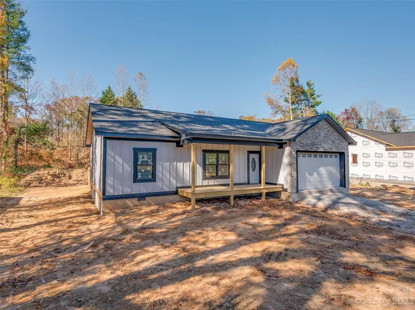 2203 N Stoney View Ct, Hendersonville, NC 28792