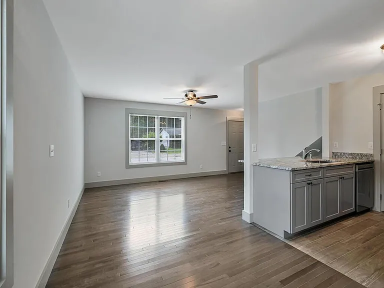 11 Fernwood Ave #2 — Photo 7