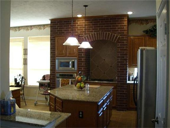 3rd image of 1527 Laurabee Dr