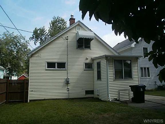5th image of 32 Tremont Ave
