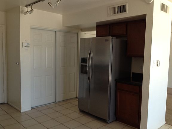 4th image of 2439 E Dahlia Dr