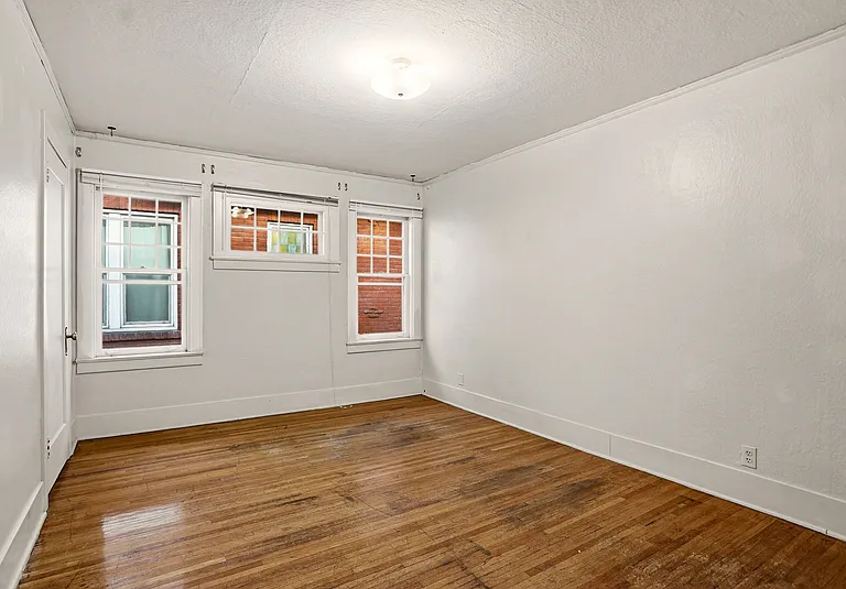 808 E Mission Ave — Photo 19