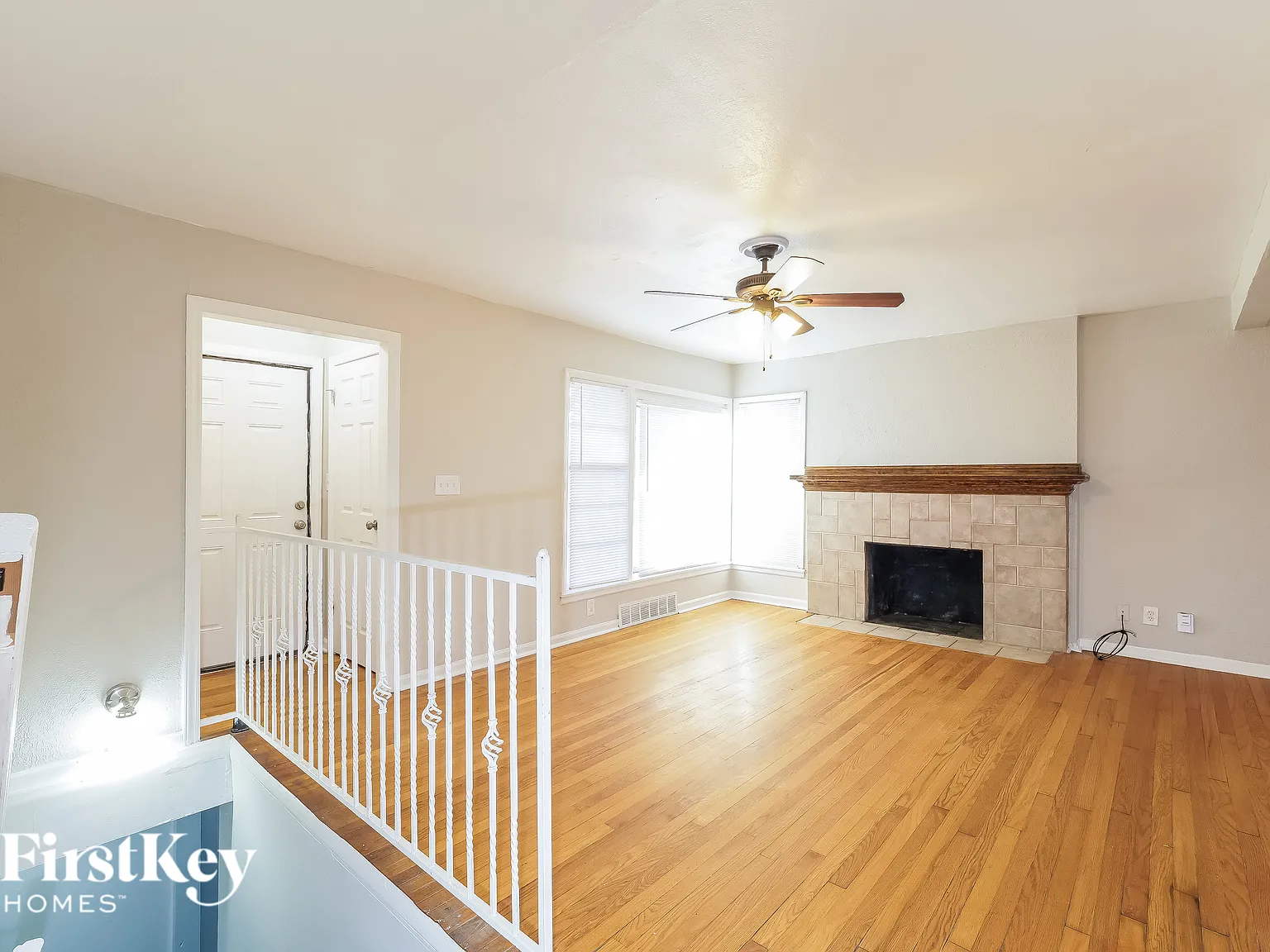 3 bed, 2.0 bath, 1080 sqft, $1,635 — Photo 2