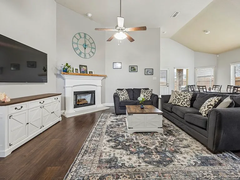 337 Delgany Trl — Photo 4